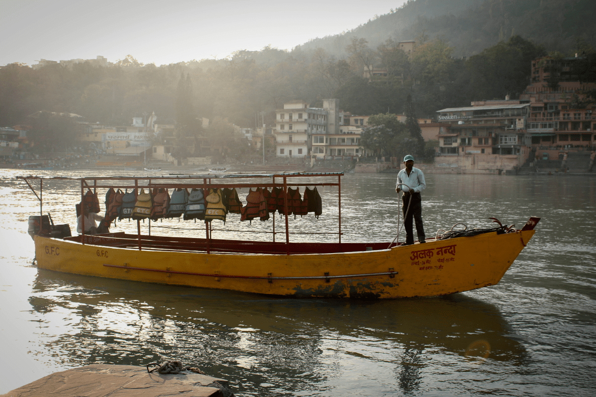 Boat-on-ganga-rishikesh